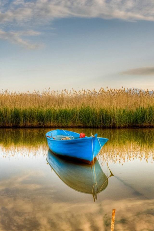 Blue Boat Android wallpaper