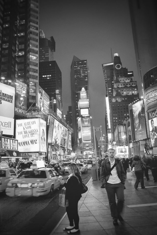 New York Street Night City Dark Bw Vignette Android wallpaper