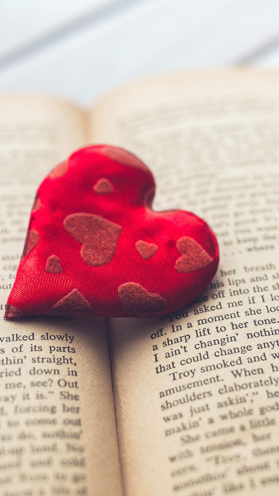Romantic Hear Love Book Android wallpaper