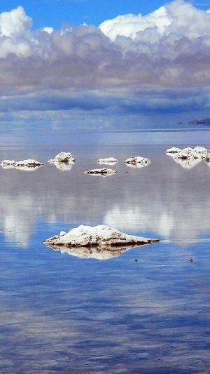 Water and Clouds Android wallpaper