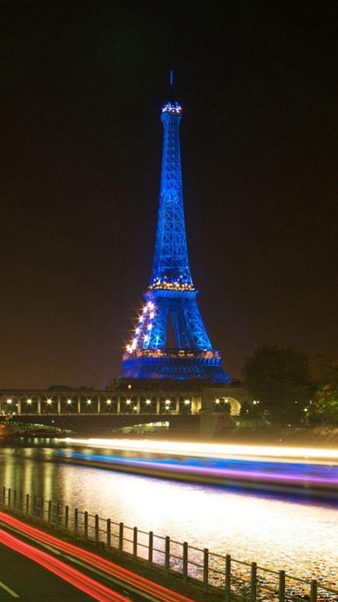 Eiffel Tower In Paris Blue Android wallpaper