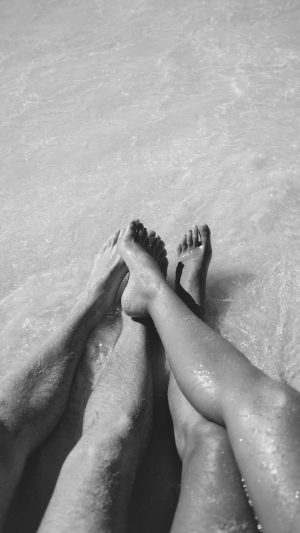 Beach Couple Sea Sand Nature Art Bw Dark Android wallpaper