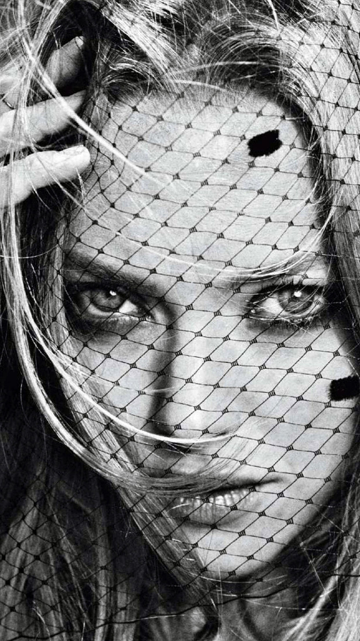 Amanda Seyfried Glamour Girl Face Art Android wallpaper