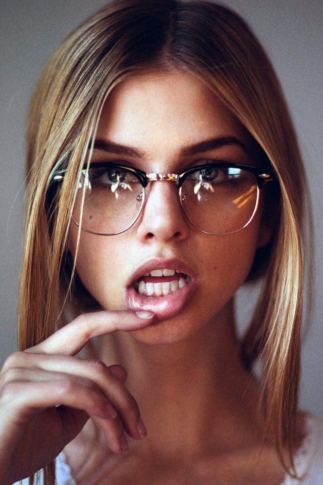 Girl Glasses Lips Beauty Face Android wallpaper
